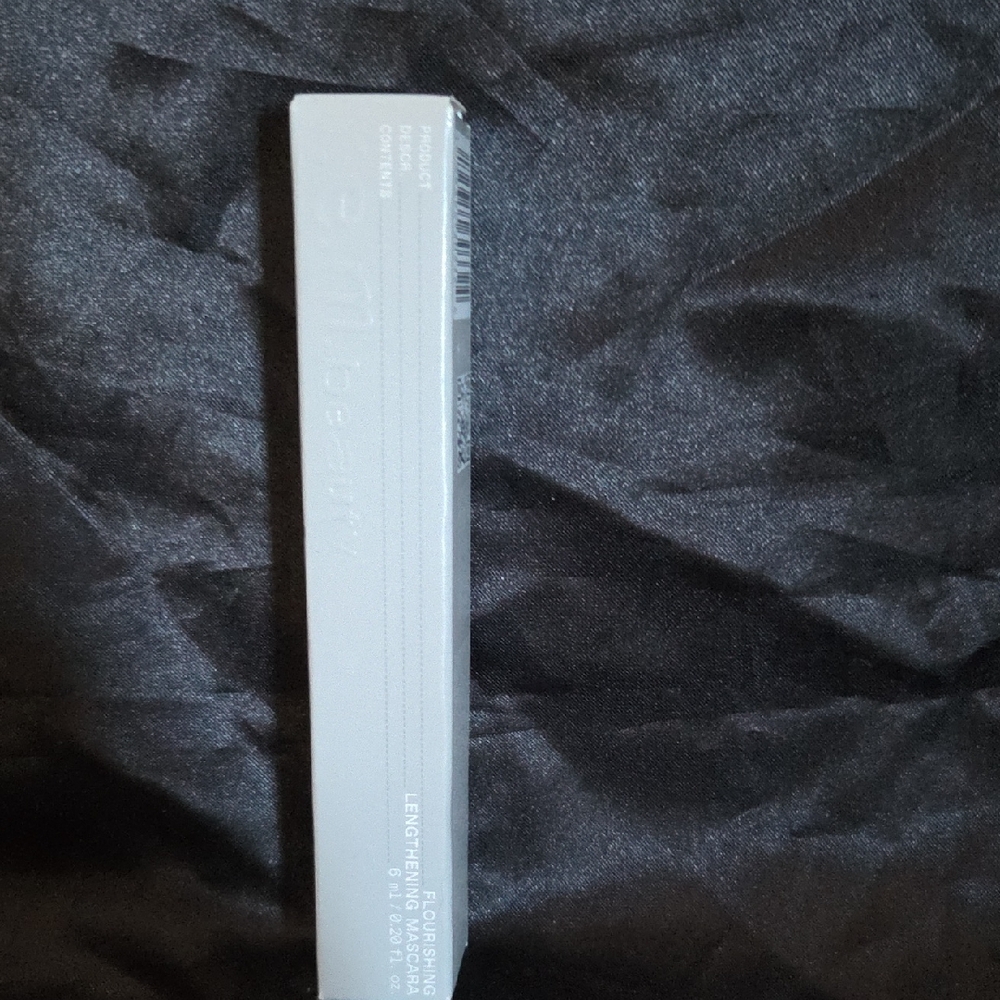 r.e.m. Beauty Lip Gloss in Elegant Silver Box